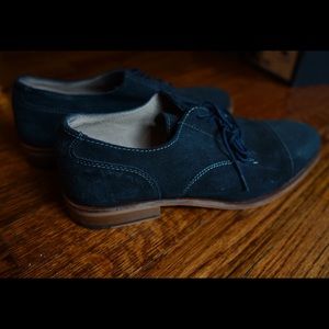 Banana Republic suede cap toes shoes